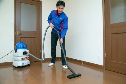 部屋まわり（拭きあげ・掃除機かけ）